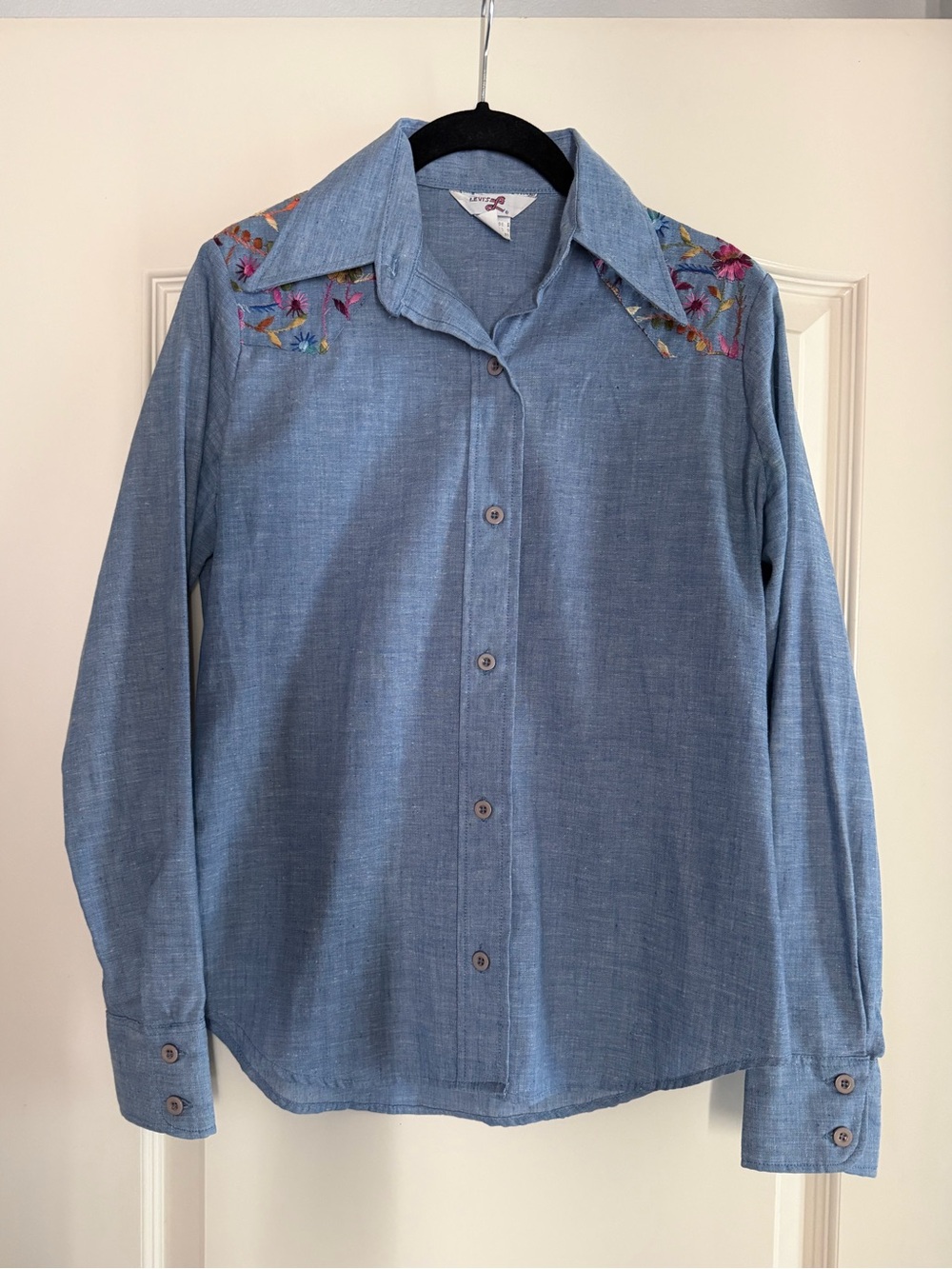 Vintage 60s/70s Levi’s floral embroidered button down shirt